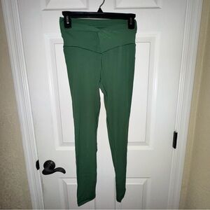 Aerie Green Leggings with Modern Silhouette